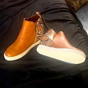 Tan and alligator print ankle boots size 8 1/2